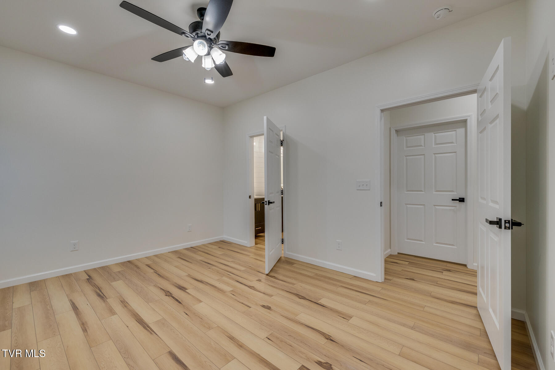 284 Old Charity Hill Road Elizabethton, TN 37643 - Photo 13 of 57 014