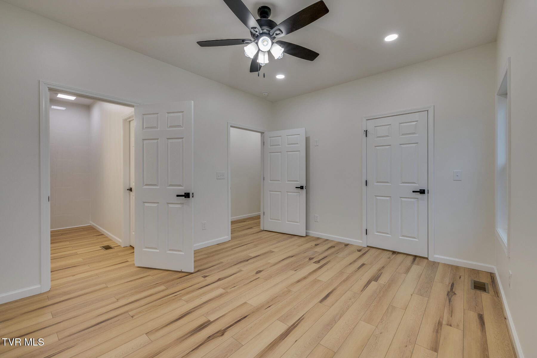 284 Old Charity Hill Road Elizabethton, TN 37643 - Photo 14 of 57 015