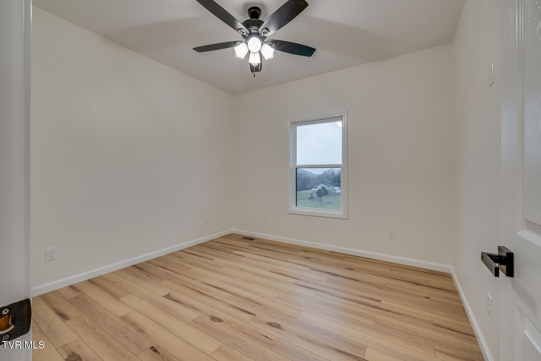284 Old Charity Hill Road Elizabethton, TN 37643 - Photo 17 of 57 018