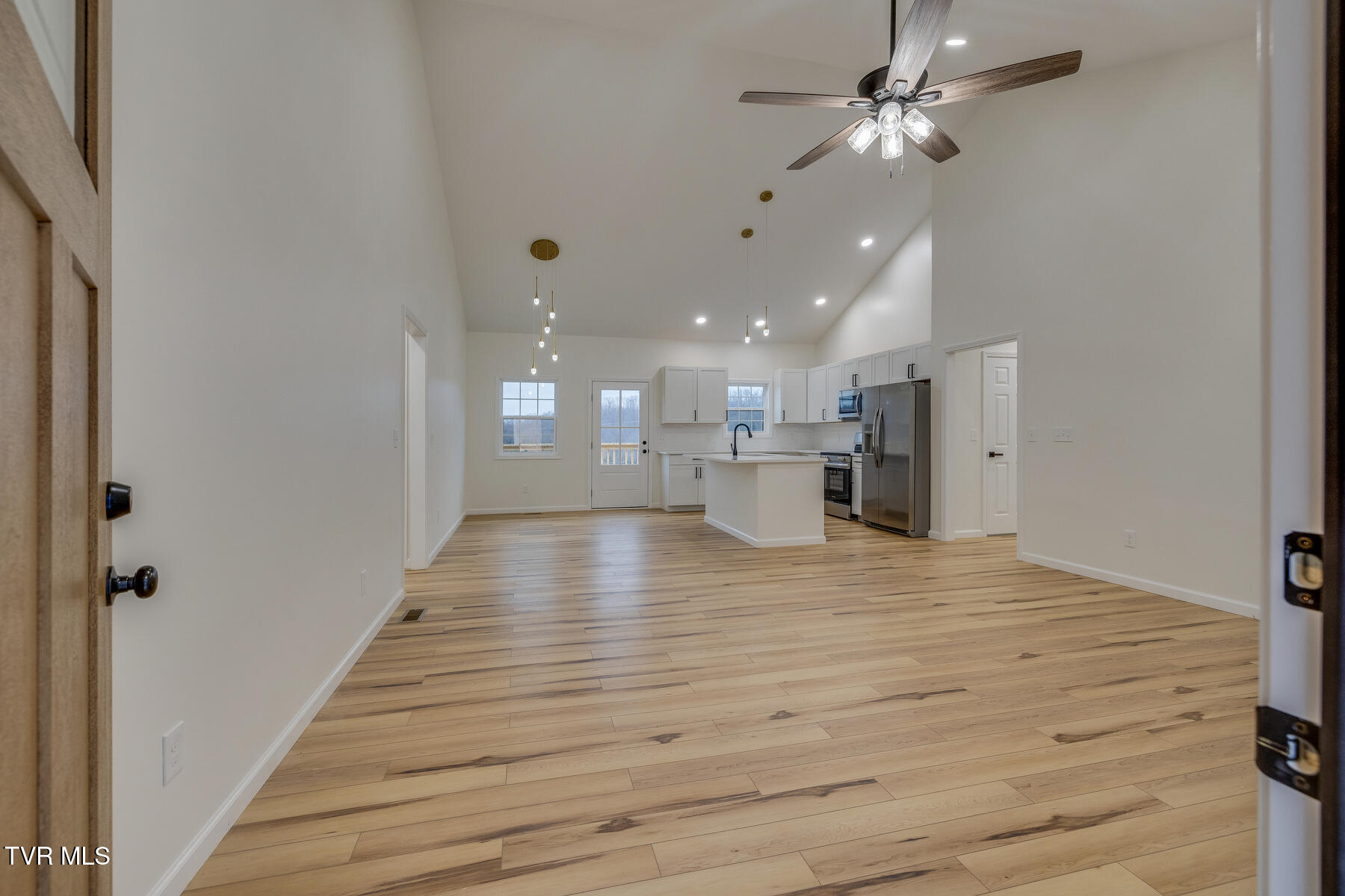 284 Old Charity Hill Road Elizabethton, TN 37643 - Photo 4 of 57 005