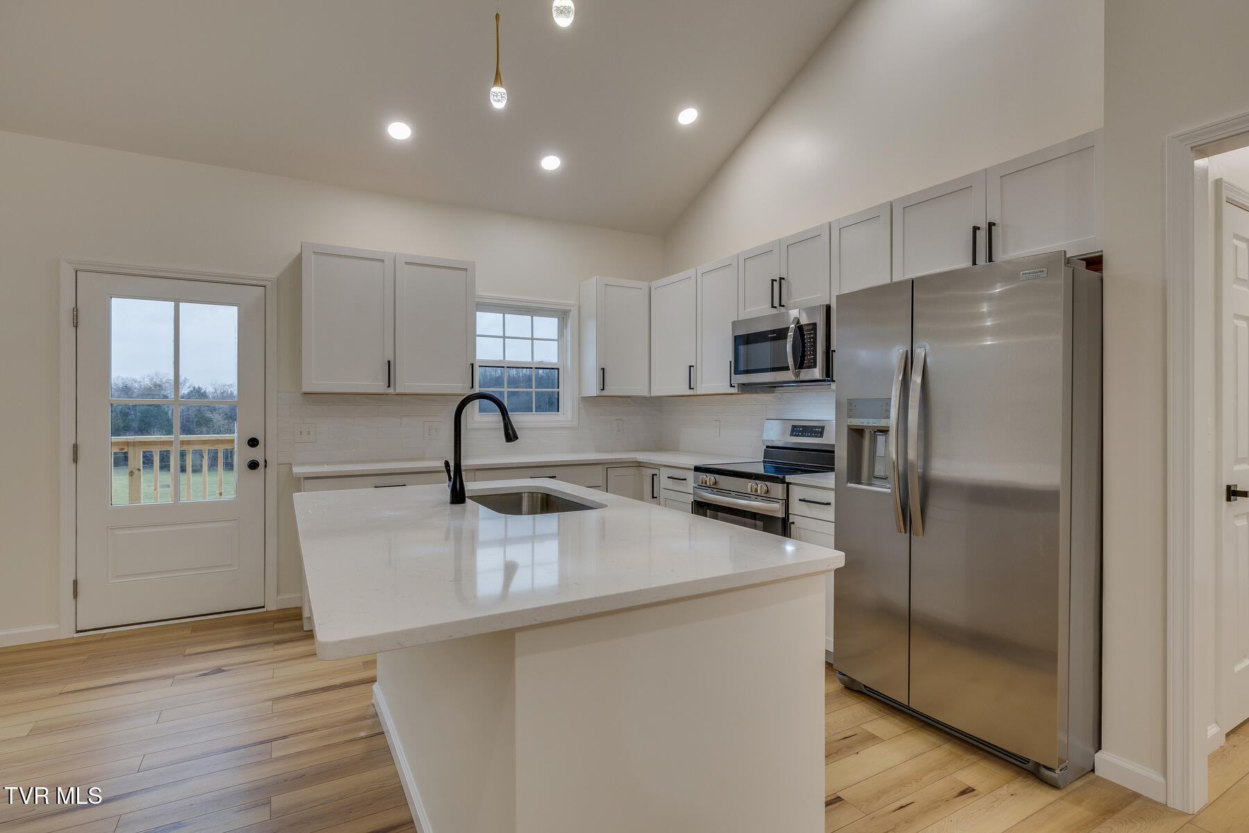 284 Old Charity Hill Road Elizabethton, TN 37643 - Photo 10 of 57 011
