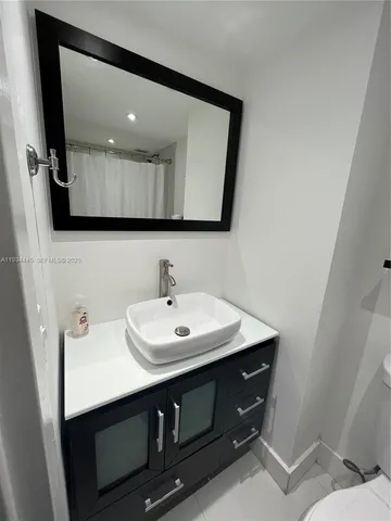 $3,700 | 200 Southeast 15th Road, Unit 11I, Miami, FL 33129