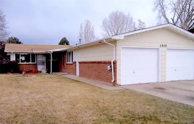 a view of a house with a yard and garage