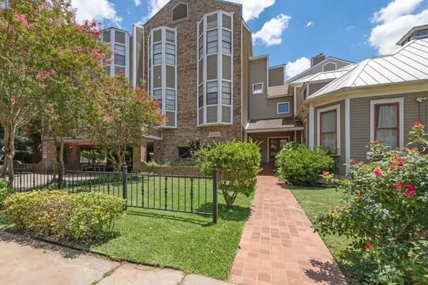 $2,200 | 915 West 23rd Street, Unit 208, Austin, TX 78705