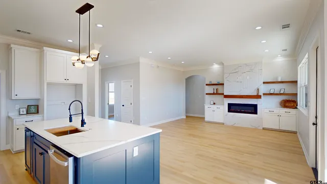 a kitchen that has a lot of cabinets in it
