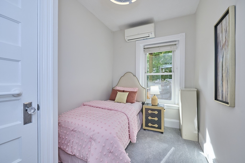 5 Auburn Court, Unit 1 Brookline, MA 02446 - Photo 17 of 22 a bedroom with a bed and a window