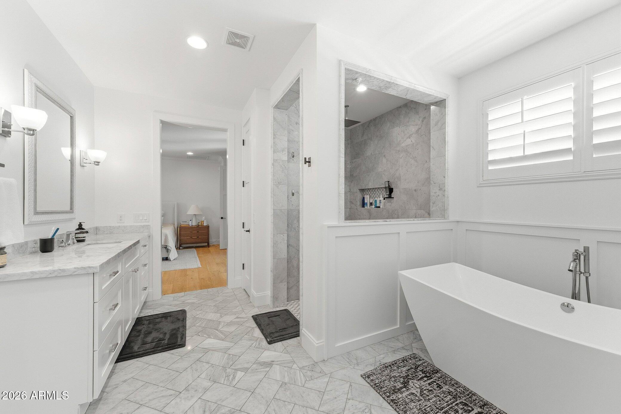 3655 East Piccadilly Road Phoenix, AZ 85018 - Photo 18 of 35 Master Bathroom