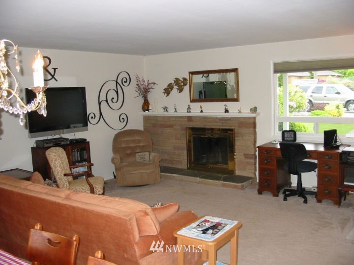 847 Daley Street Edmonds, WA 98020 - Photo 3 of 15 Gallery Image 3