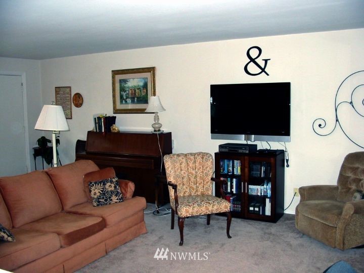 847 Daley Street Edmonds, WA 98020 - Photo 4 of 15 Gallery Image 4