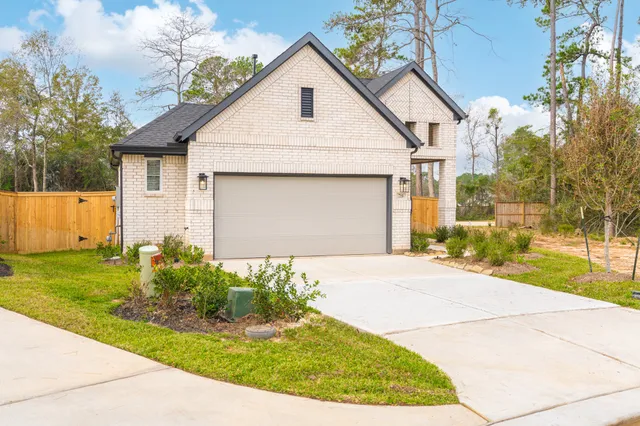 a front view of house with yard