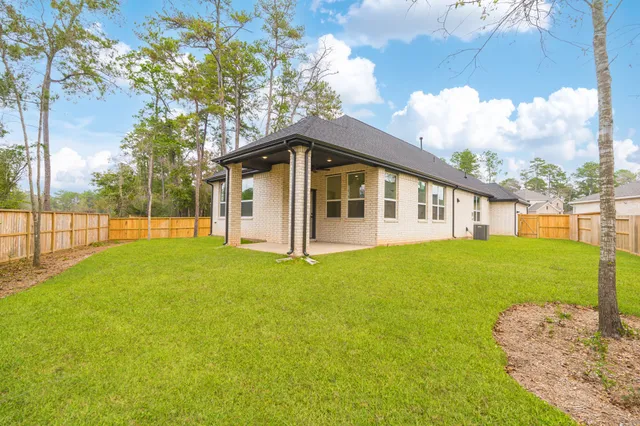 a view of a house with backyard and porch