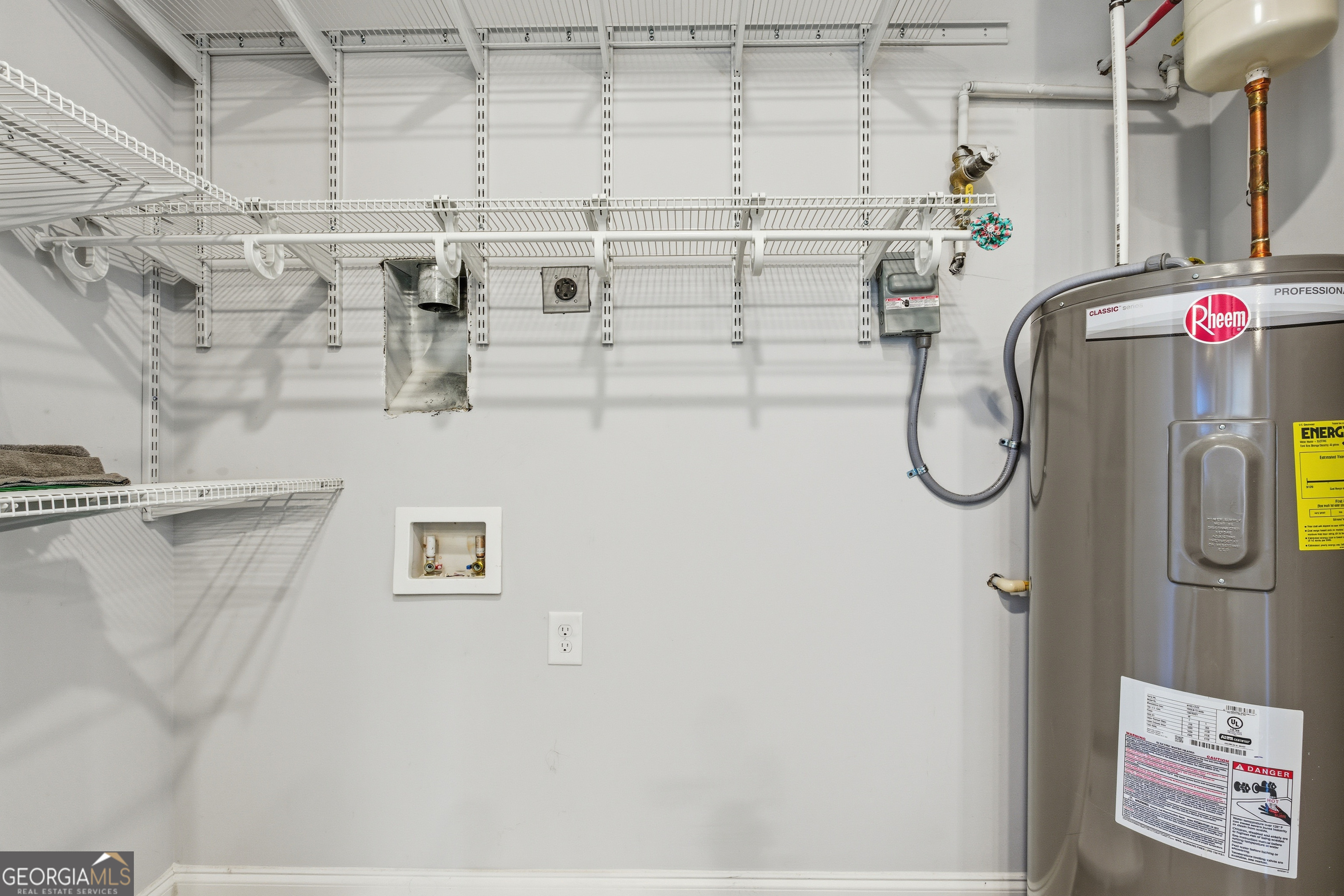 17 Cottage Lane, Unit 202 Toccoa, GA 30577 - Photo 31 of 43 a bathroom with a shower