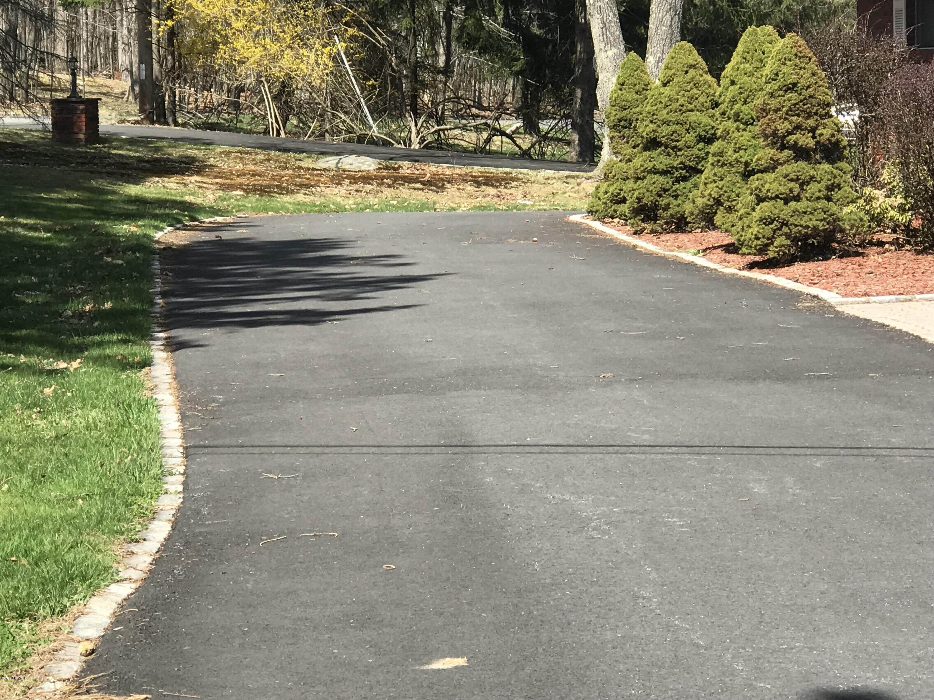 277 Gold Key Road Milford, PA 18337 - Photo 2 of 34 Paved Circular Driveway