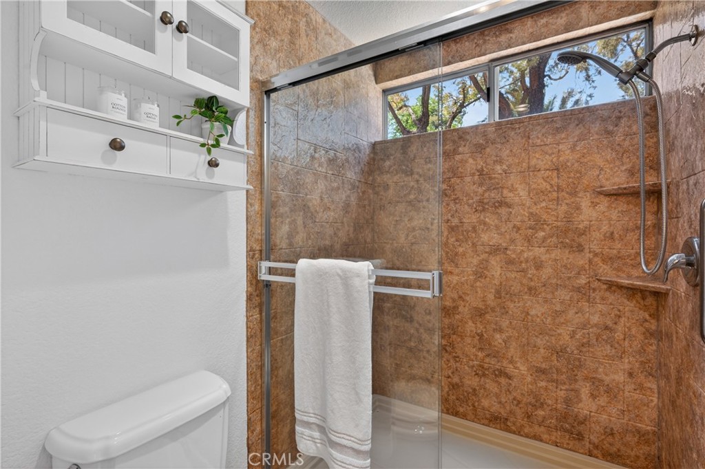 11562 Chadwick Road Corona, CA 92878 - Photo 14 of 39 Primary Bathroom