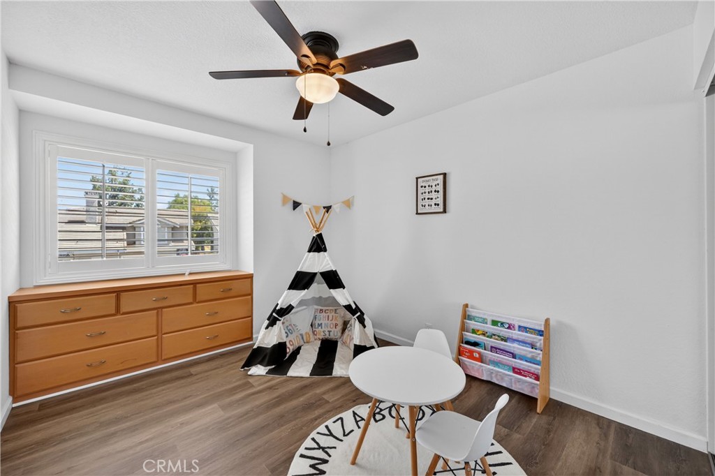 11562 Chadwick Road Corona, CA 92878 - Photo 15 of 39 2 of 4 Bedrooms, built in drawers.