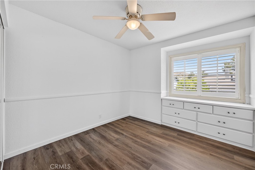 11562 Chadwick Road Corona, CA 92878 - Photo 18 of 39 Bedroom 3 o 4 built in drawers