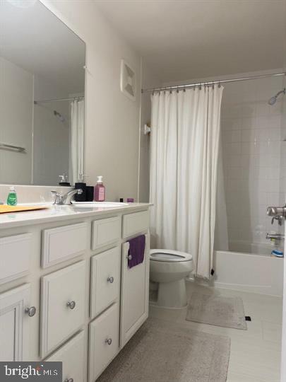 2805 Pinebrook Road, Unit 439 Landover, MD 20785 - Photo 27 of 36 a bathroom with a sink and a mirror