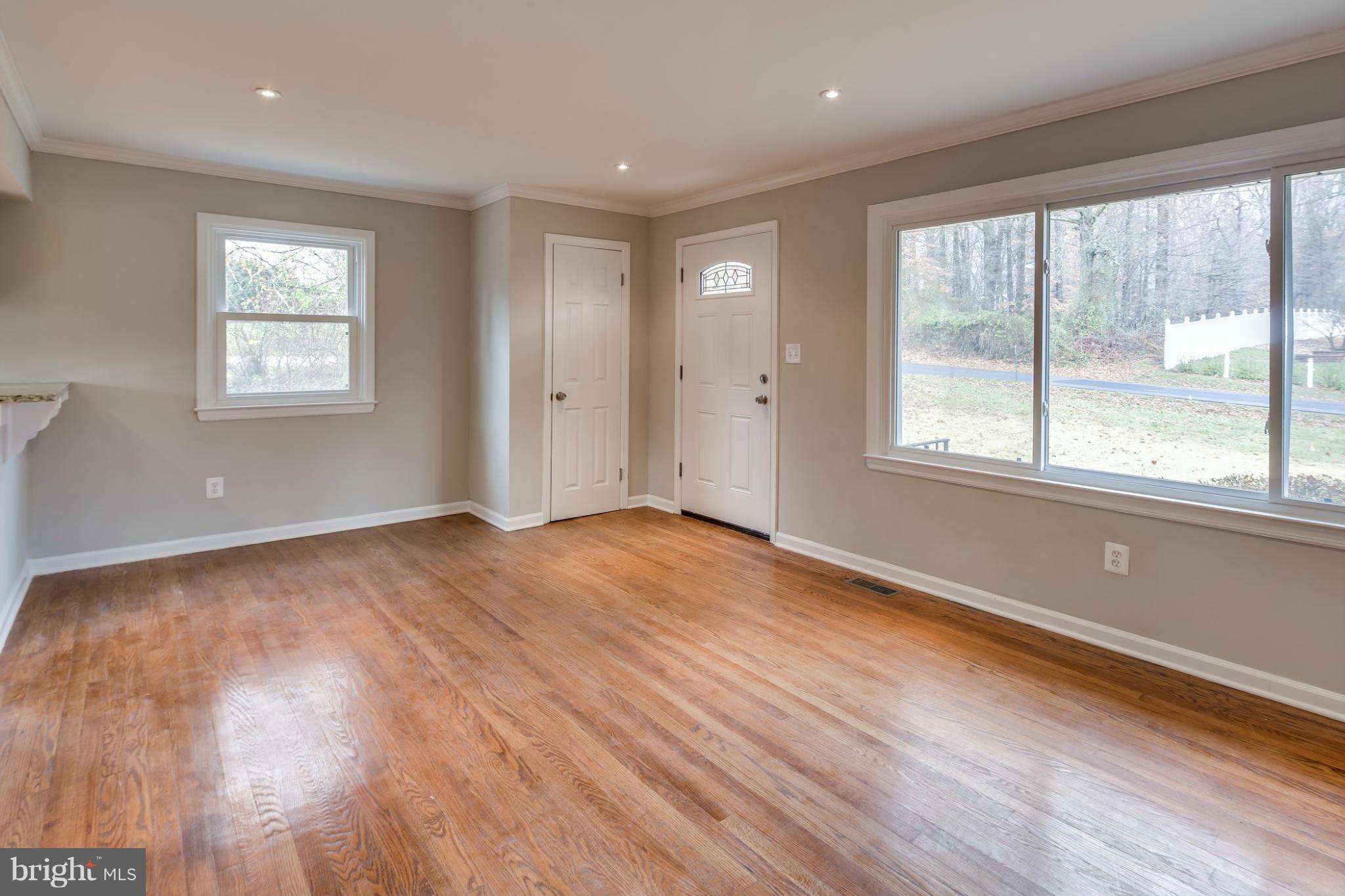 5433 Kerger Road Ellicott City, MD 21043 - Photo 3 of 29 Living Room