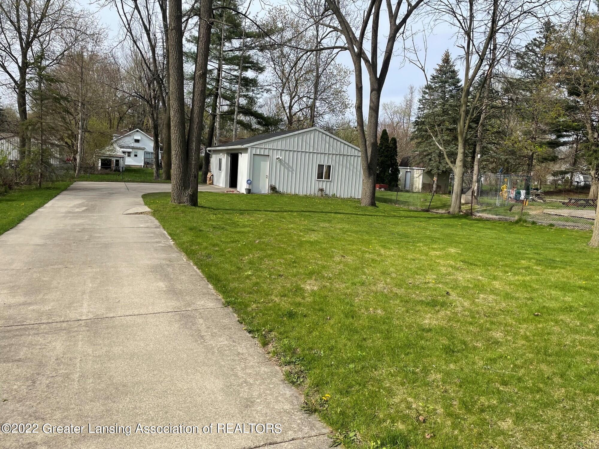 614 West Holmes Road Lansing, MI 48910 - Photo 6 of 42 5