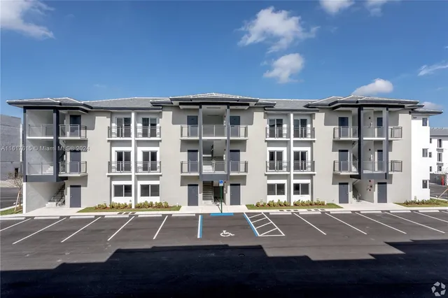 $2,345 | 243 West 77th Street, Unit 102, Hialeah, FL 33014