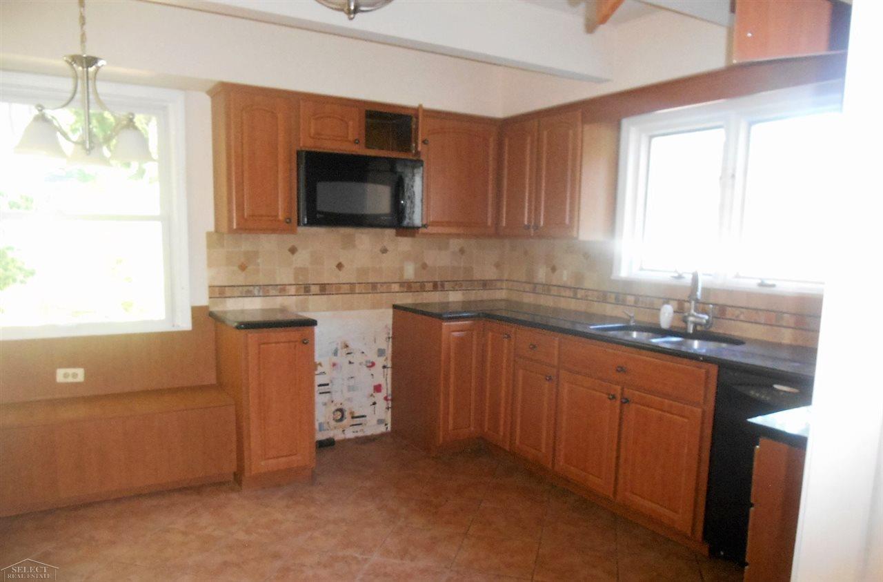 1840 Broadstone Road Grosse Pointe Woods, MI 48236 - Photo 11 of 30