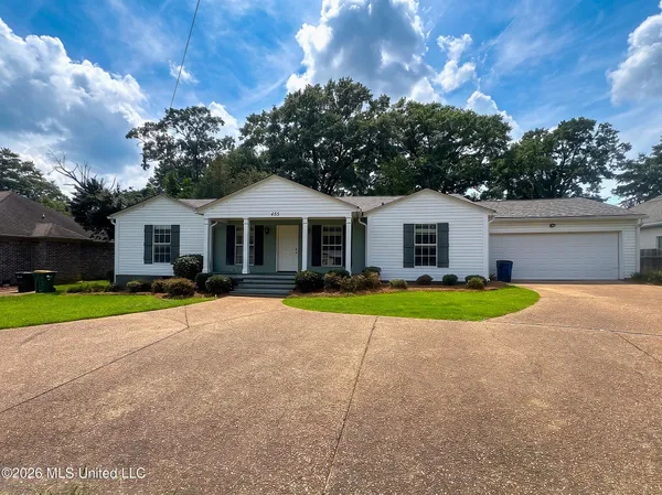 $179,900 | 455 South Wheatley Street, Ridgeland, MS 39157