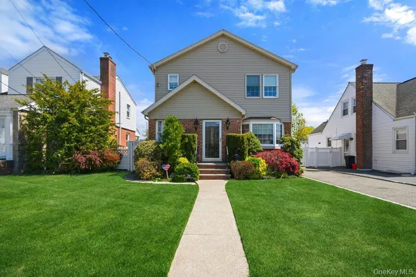 $5,200 | 296 Euston Road South, Garden City, NY 11530