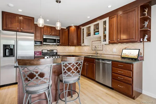 $5,200 | 296 Euston Road South, Garden City, NY 11530