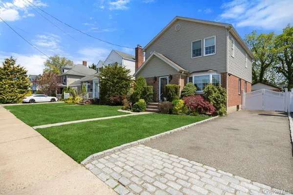 $5,200 | 296 Euston Road South, Garden City, NY 11530