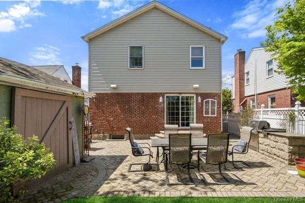 $5,200 | 296 Euston Road South, Garden City, NY 11530
