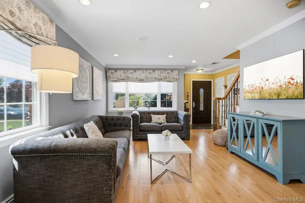 $5,200 | 296 Euston Road South, Garden City, NY 11530