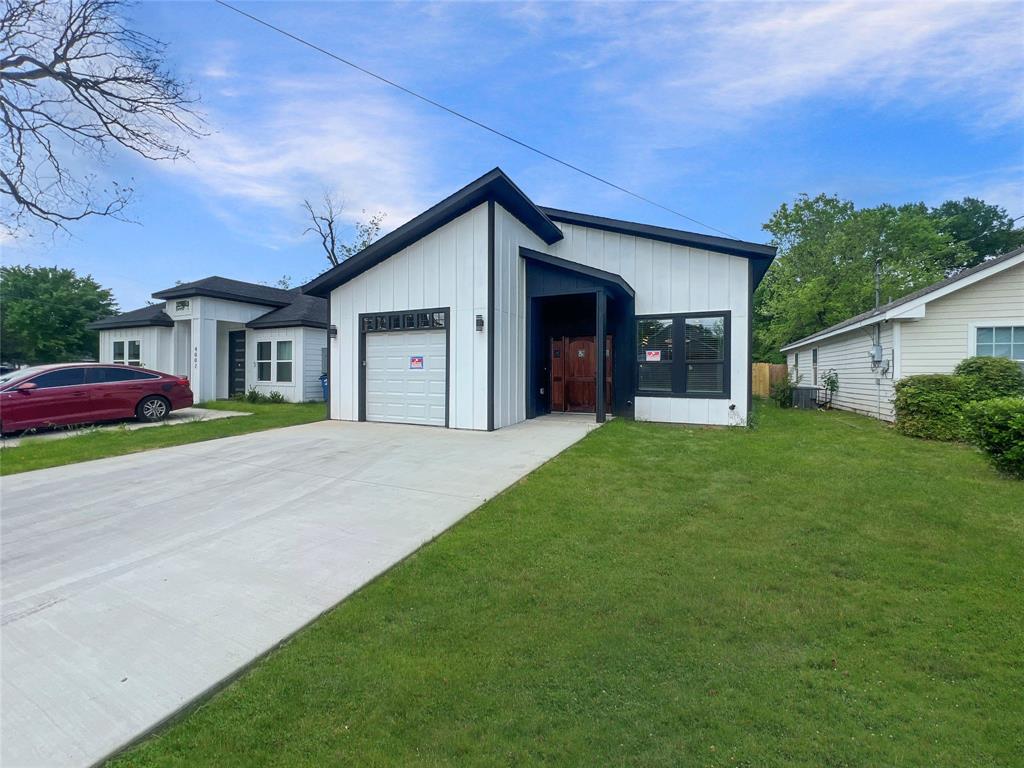 4006 Coolidge Street Dallas, TX 75215 - Photo 4 of 27 a front view of house with yard and green space