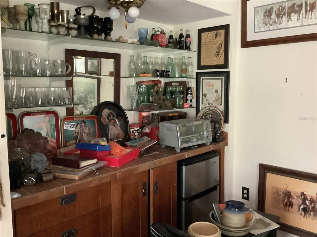 16921 Crawley Road Odessa, FL 33556 - Photo 10 of 33 a room with musical instruments