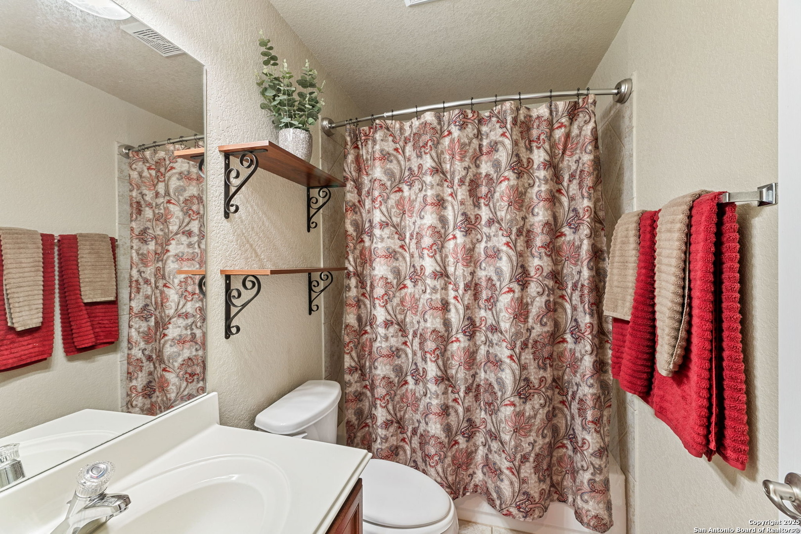3850 Key W Way Converse, TX 78109 - Photo 17 of 24 a bathroom with a toilet and shower curtain