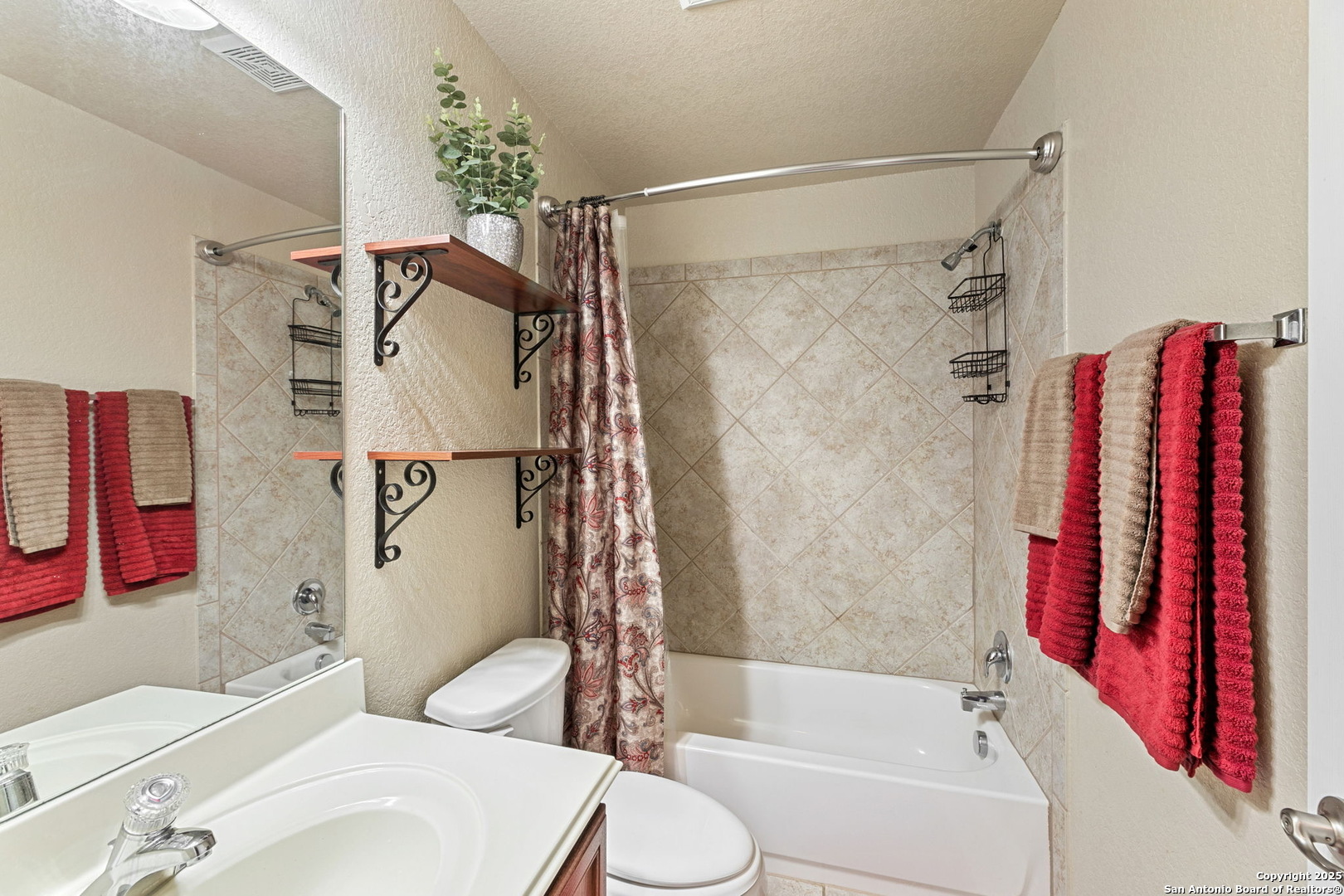 3850 Key W Way Converse, TX 78109 - Photo 21 of 24 a bathroom with a sink toilet and shower