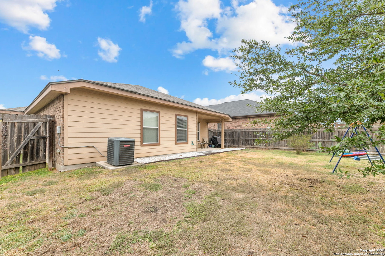 3850 Key W Way Converse, TX 78109 - Photo 23 of 24 a backyard of a house with table and chairs