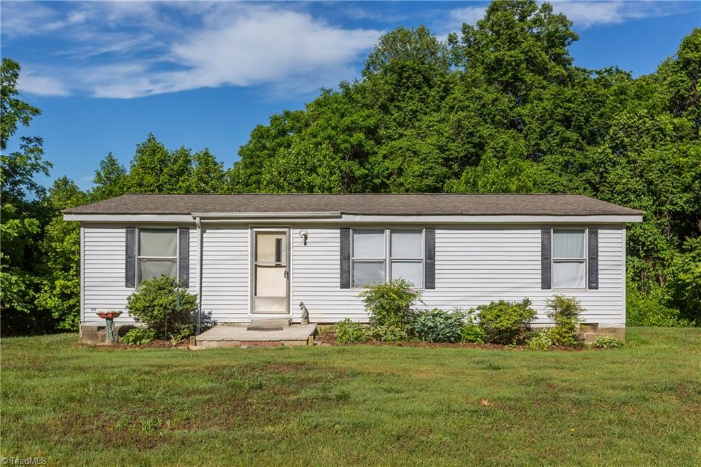 1751 Gentry Road Danbury, NC 27016 - Photo 2 of 16 Gallery Image 2