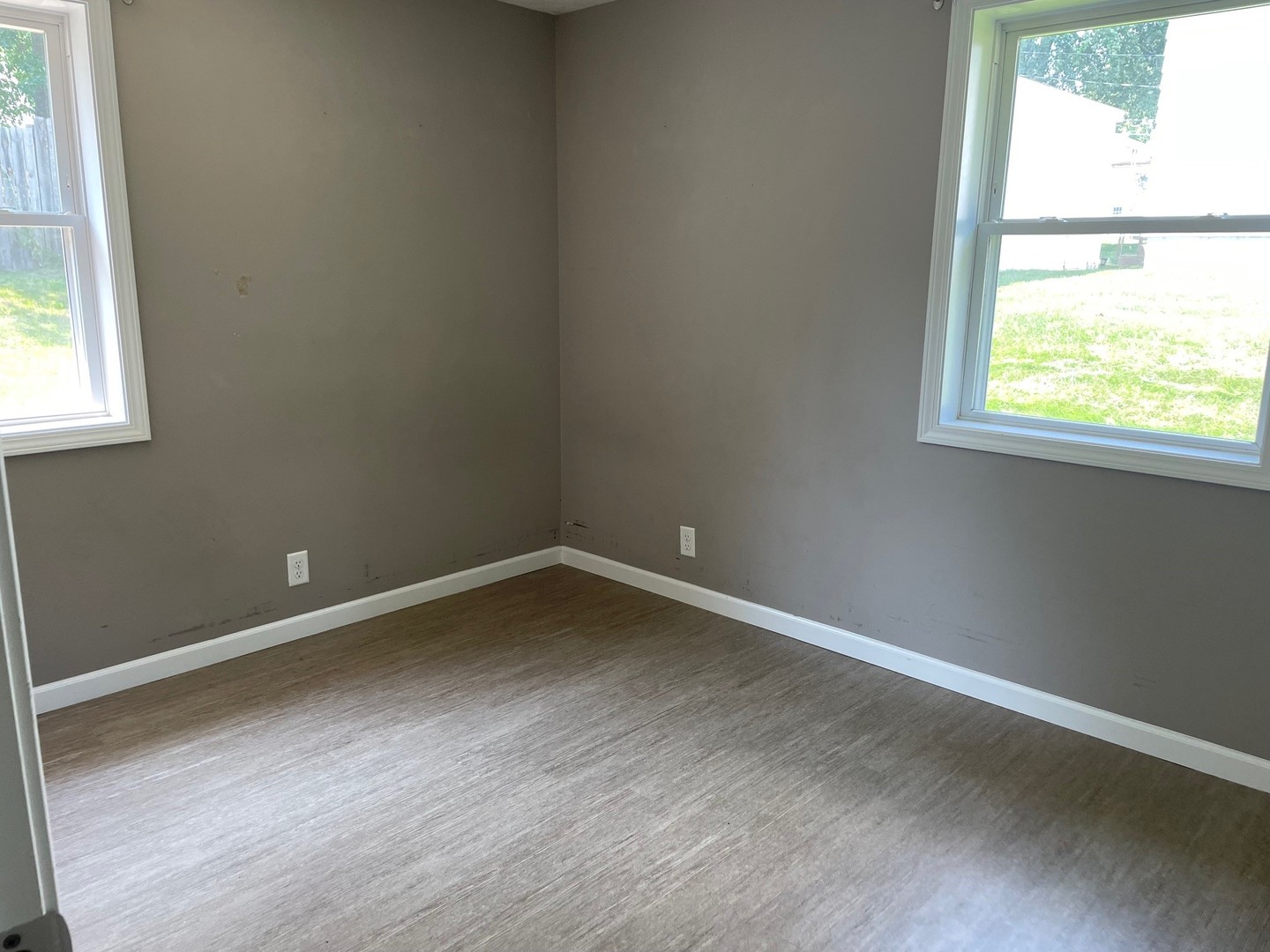 304 South Webster Street Mackinaw, IL 61755 - Photo 19 of 25 an empty room with a window