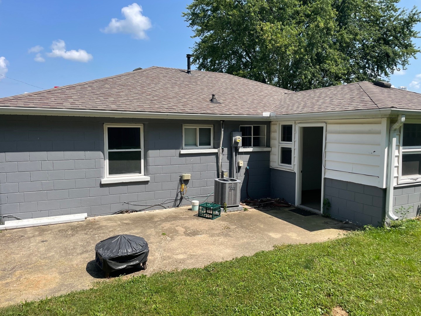 304 South Webster Street Mackinaw, IL 61755 - Photo 24 of 25 a backyard of a house with yard and garage