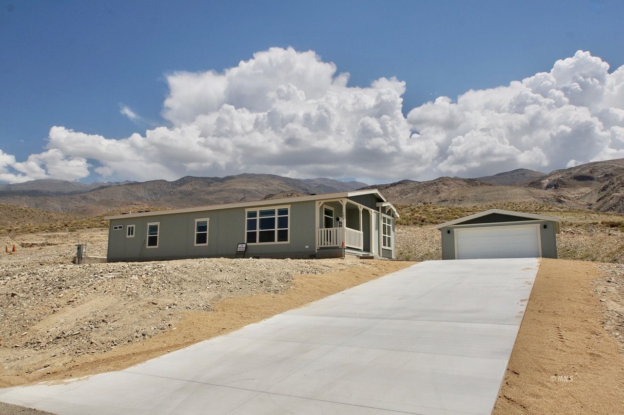 196 Tuolumne Road Bishop, CA 93514 - Photo 2 of 28 a front view of a house with a yard