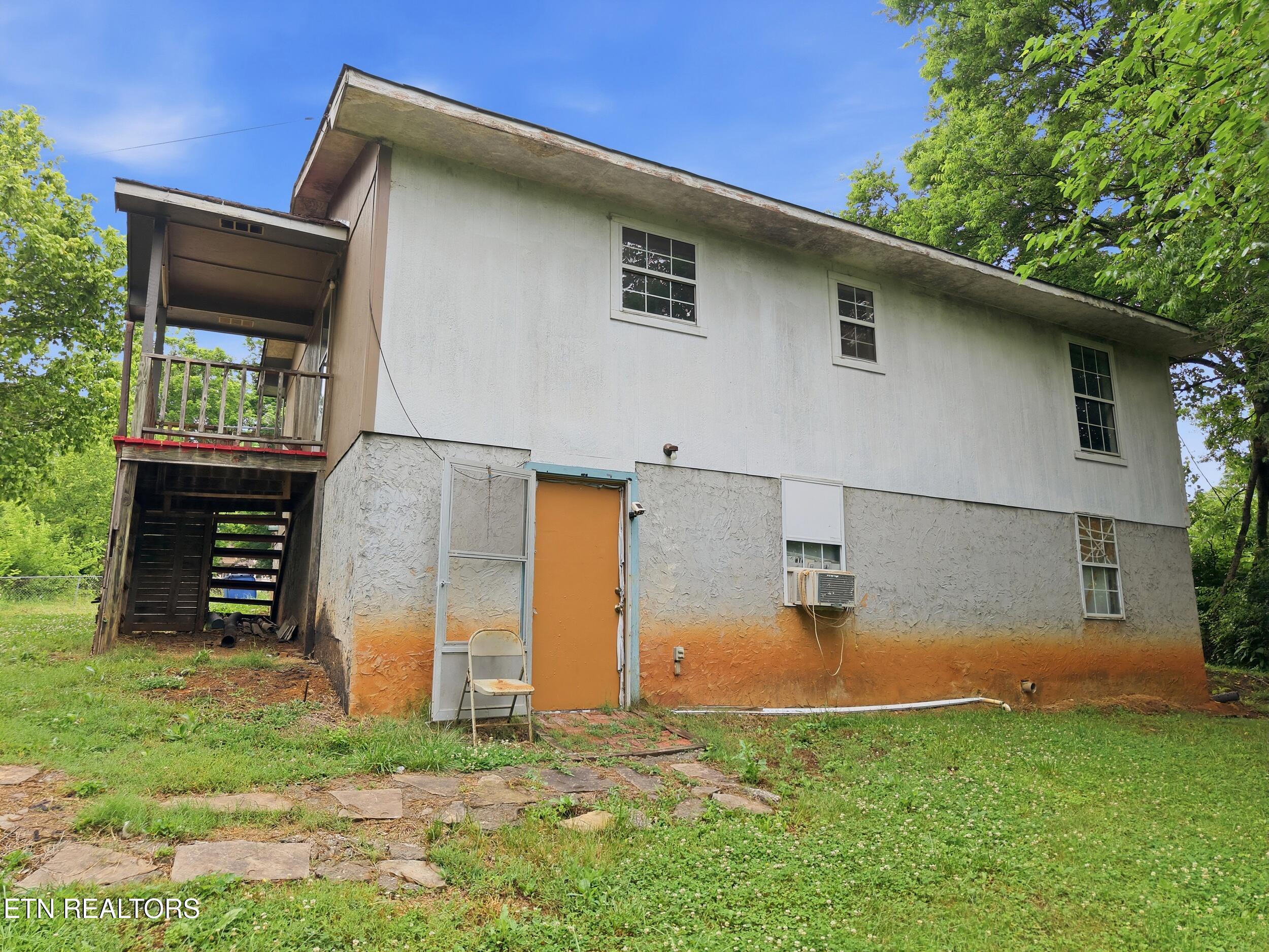 809 East Rhoten Street Jefferson City, TN 37760 - Photo 3 of 22 6_809_e_rhoten_st_0006