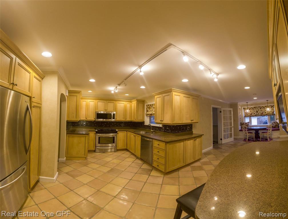 1210 Yorkshire Road Grosse Pointe Park, MI 48230 - Photo 4 of 37