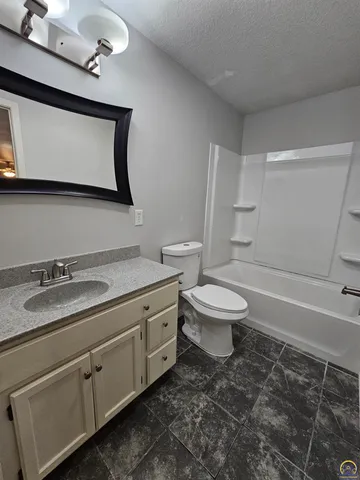 $319,900 | 2309 Sunset Lake Drive, Emporia, KS 66801