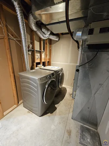 $319,900 | 2309 Sunset Lake Drive, Emporia, KS 66801