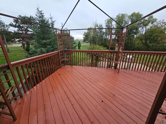 $319,900 | 2309 Sunset Lake Drive, Emporia, KS 66801