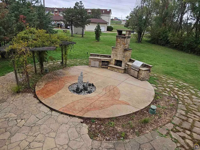 $319,900 | 2309 Sunset Lake Drive, Emporia, KS 66801