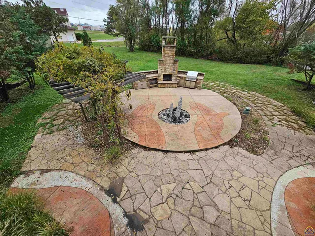 $319,900 | 2309 Sunset Lake Drive, Emporia, KS 66801