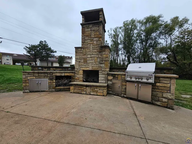 $319,900 | 2309 Sunset Lake Drive, Emporia, KS 66801