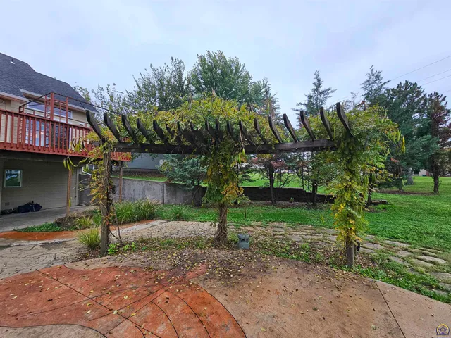 $319,900 | 2309 Sunset Lake Drive, Emporia, KS 66801