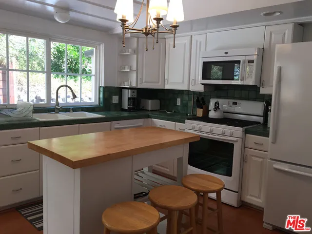 $5,500 | 1572 North Beverly Glen Boulevard, Los Angeles, CA 90077